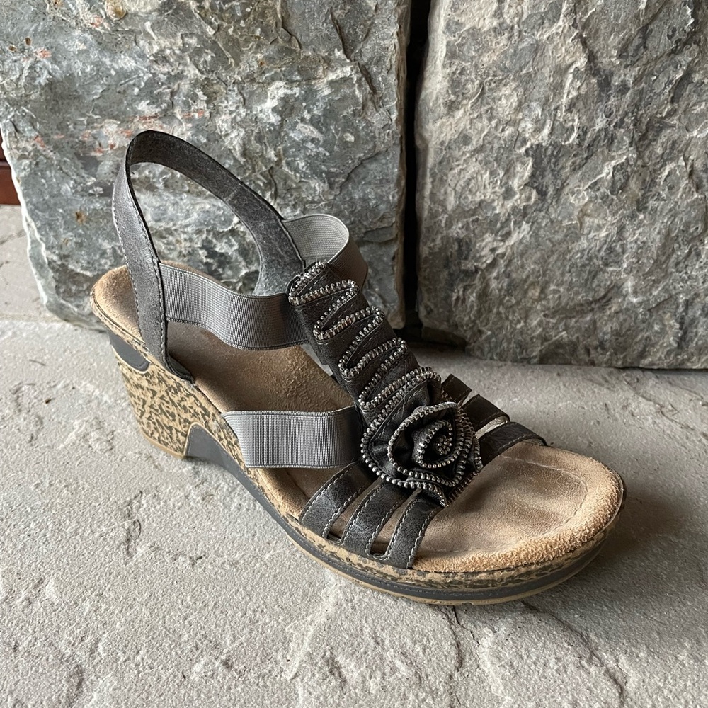 Elegant Gray Wedge Sandals